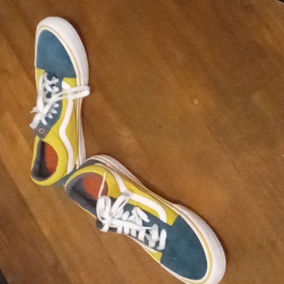 VANS - Picture 3 of 5